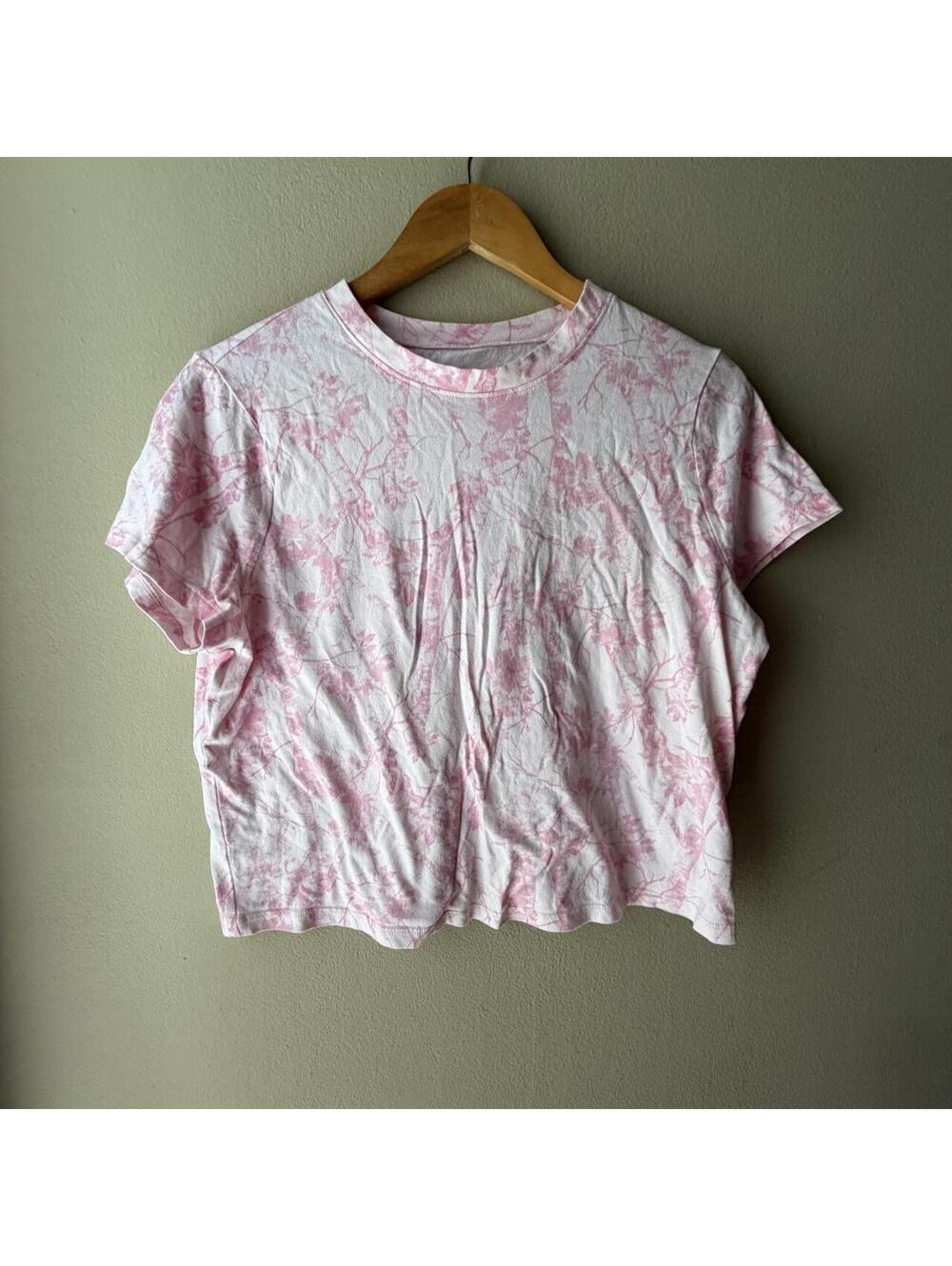 No Boundaries Pink & White Tree Camo Cropped Tee • Large
